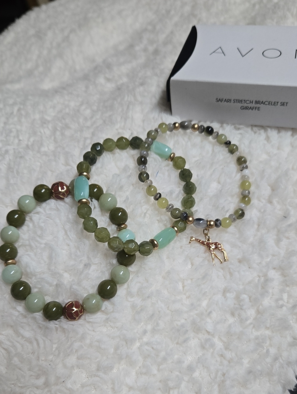 Avon Green and Mint Beaded Stretch Bracelet Set with Gold Giraffe Charm